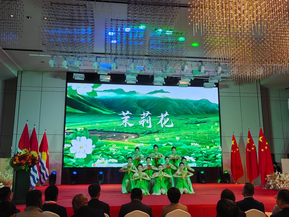 xiaoxihuana's tweet photo. 基里巴斯青年大使文化交流营是一次促进中国和基里巴斯两国间的国际友谊，来自两国的青年齐聚一堂，通过丰富多彩的文化活动，深入交流各自的传统习俗与艺术精髓，共同搭建起一座座心灵的桥梁。 #中太合作交流会 #聊城国际友城合作会 #基里巴斯青年大使文化交流营 https://t.co/UYBqlzW2Ea