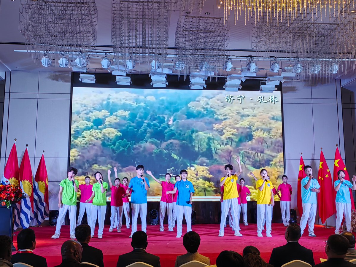 xiaoxihuana's tweet photo. 基里巴斯青年大使文化交流营是一次促进中国和基里巴斯两国间的国际友谊，来自两国的青年齐聚一堂，通过丰富多彩的文化活动，深入交流各自的传统习俗与艺术精髓，共同搭建起一座座心灵的桥梁。 #中太合作交流会 #聊城国际友城合作会 #基里巴斯青年大使文化交流营 https://t.co/UYBqlzW2Ea