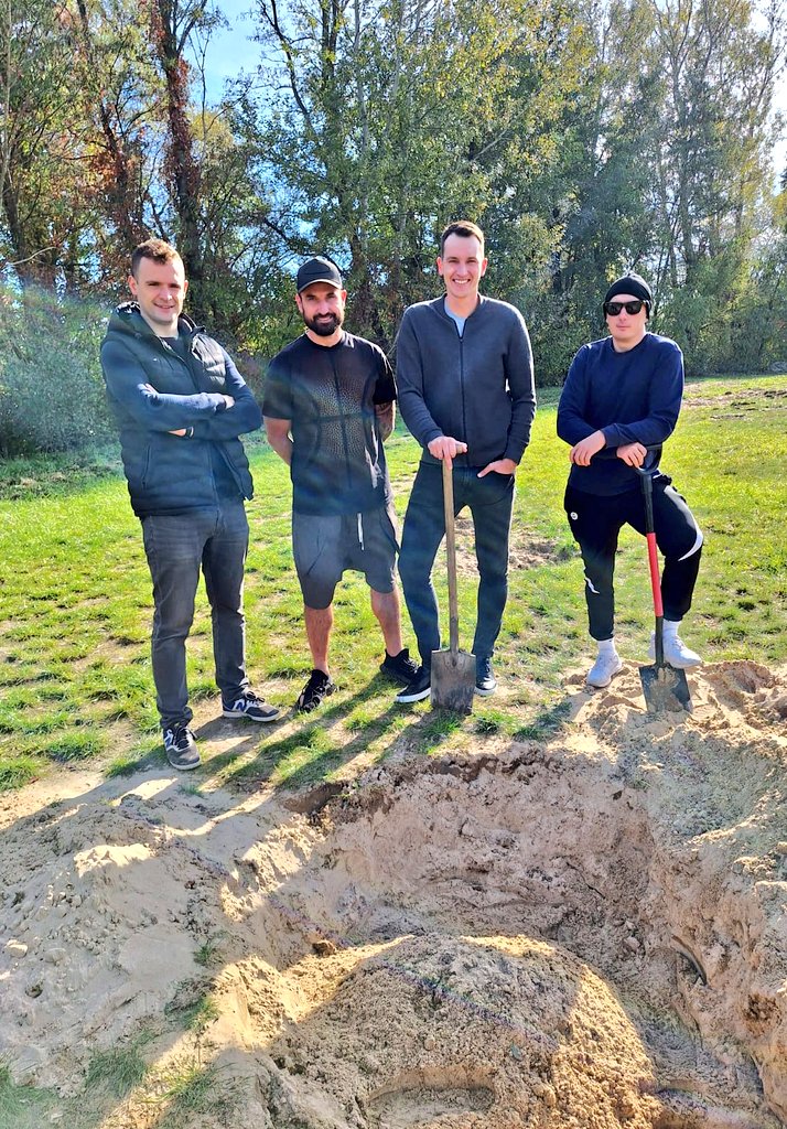 RadekP92's tweet photo. Już dzisiaj w studiu @viaplaysportpl zadebiutują popularni The Szpadels. Bądźcie z nami od 14:30! ⛏️🕳️
@mzachodny @MarekWasiluk #Wasyl https://t.co/WvPdIyPB3P