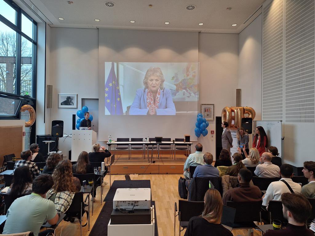 A Massive Open Online Course (MOOC) on #CohesionPolicy was launched by 6 EU universities in 🇵🇹🇩🇪🇵🇱🇷🇴🇬🇷🇧🇪

Called ‘Covering Cohesion Policy in Europe’, the course is available in a free, interactive e-learning platform in all 🇪🇺 languages.

More 👉europa.eu/!3vvx6m