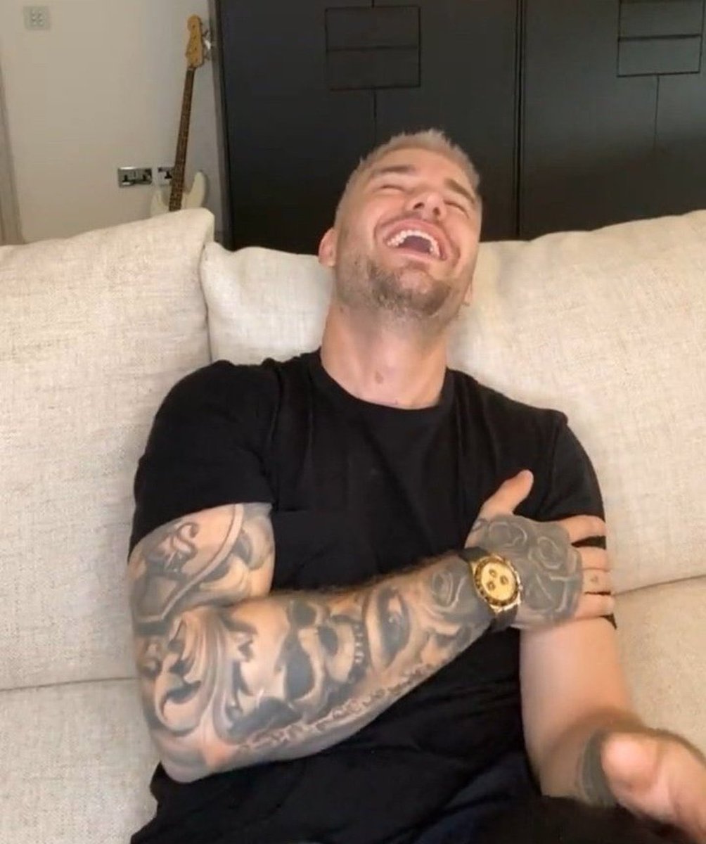 quero lembrar pra sempre desse liam payne doce e sorridente 

te amo pra sempre 🥺🖤
