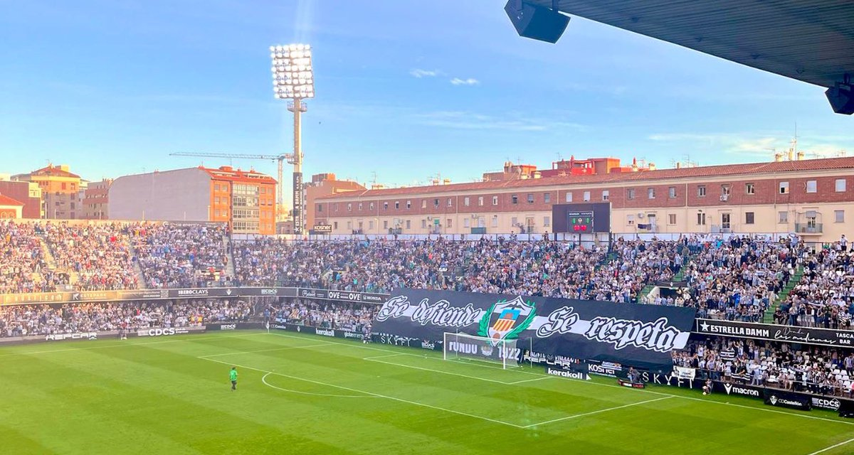 UltrasAccountOF's tweet photo. Se defiende, se respeta.
El pulmón de Castalia @fondo1922 @FrenteOrellut87 

CD Castellón-Levante UD
19/10/24
#ultras https://t.co/mqpl1zFp03