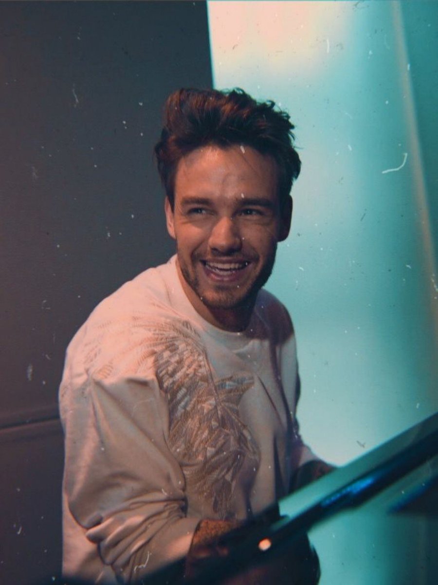 buddie1D28's tweet photo. Please stop posting his body we are already having a hard time processing his death we do not need this too #liampaynebody #JusticeForLiam https://t.co/uhQh50dd7E