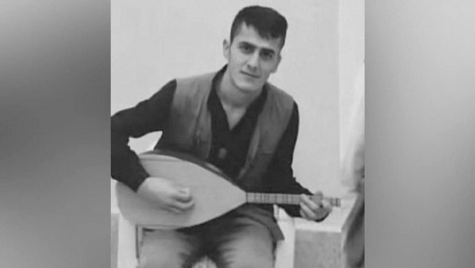 Dünyanın herhangi bir ülkesinde yaşansa tüm ülkeyi ayağa kaldıracak olay, Türkiye'de sıradanlaştırılıyor.

Siyasi tutsak Kürt vatandaş Serhat Temizer 4 yıl kaldığı cezaevinde, ne hikmetse tahliye olacağı gün hücresinde ölü bulunuyor. Tesadüf mü bu?