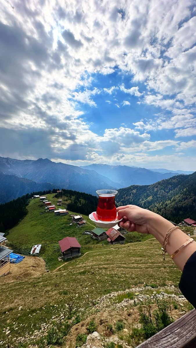 ozlemmyz's tweet photo. Tekrar kavuşacağız🥹💚 #Rize #PokutYaylası https://t.co/aZSPBkZICh