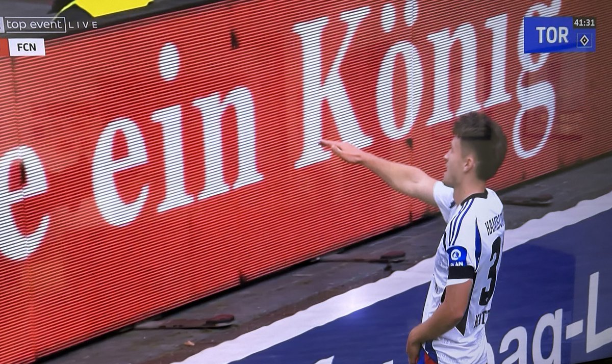 vanisewitch's tweet photo. Wer erklärt mir den Torjubel des HSV Spielers mal eben? #hsvfcm https://t.co/oPNuVMwQ0j