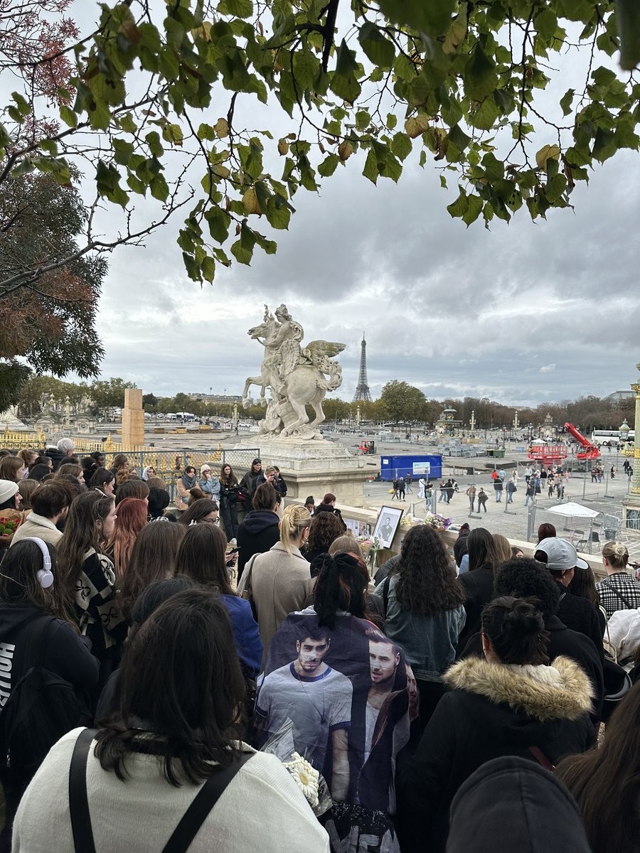 RobinBernaud's tweet image. Mort de Liam Payne : des centaines de fans se réunissent ce dimanche après-midi au Jardin des Tuileries à Paris pour lui rendre hommage

@BFMTV