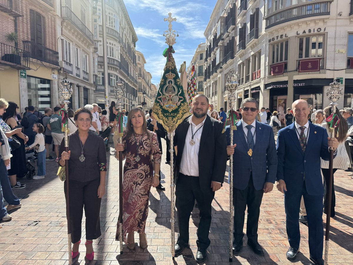 🔴 Esta mañana ha tenido lugar la procesión de la Agrupación de las Glorias de nuestra ciudad. En esta ocasión ha sido presidida por Ntra. Señora del Carmen de la barriada de Olías. 

Santa María, ruega por nosotros. 

#CofradíasMLG