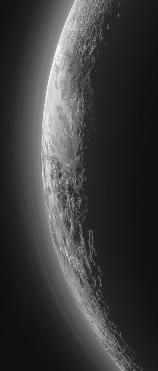 vaiencechannel's tweet photo. NASAの無人探査機ニューホライズンズが撮影した冥王星の姿 https://t.co/C7FEYwwvCt