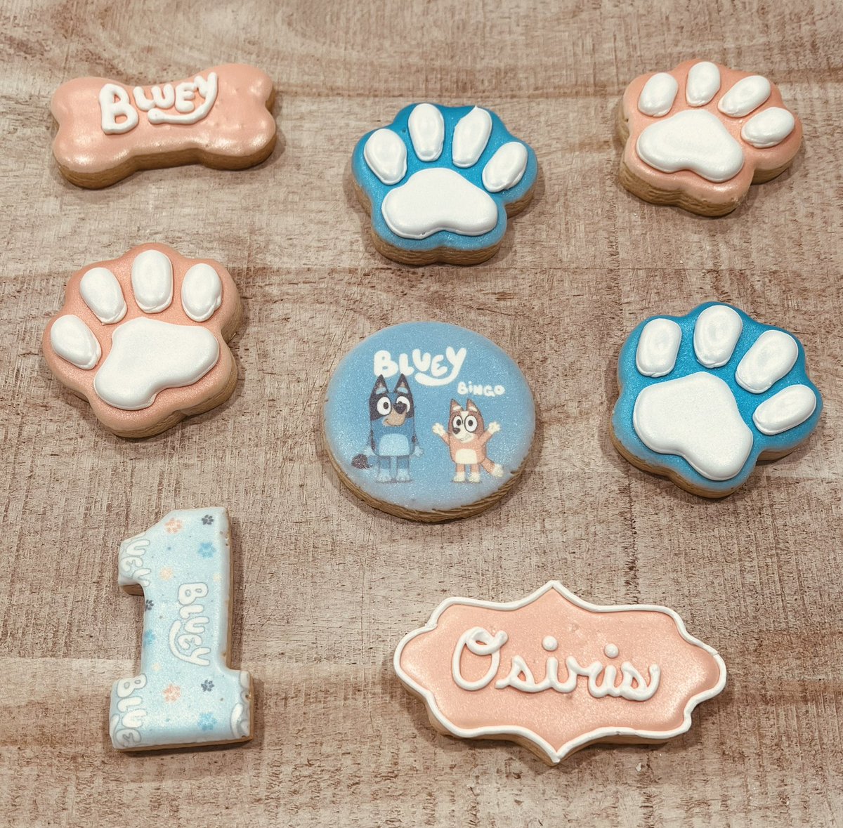 DynastyCakes77's tweet photo. Cake, cupcakes and cookies Thank you Orona Family for allowing us to be part of your special event! 🥰 @eorona26
#dynastycakesandsweets #printedimagecookies #sugarcookies #personalizedcookies #smallbusiness #elpasobaker #birthdaycakesforkids https://t.co/8hxUpVS9jq