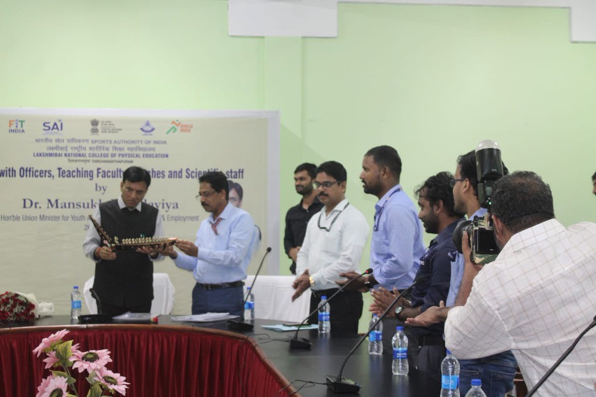 MYBharatHQ's tweet photo. Sh.Mansukh Mandaviya Hon'ble Minister YAS took a state level review meeting with DYOs of Kerala on today at Trivandrum.
He also met MyBharat -NYK volunteers and urged them to be the torch bearers of Nation Building for making Viksit Bharat. https://t.co/9cs7iBmO8z