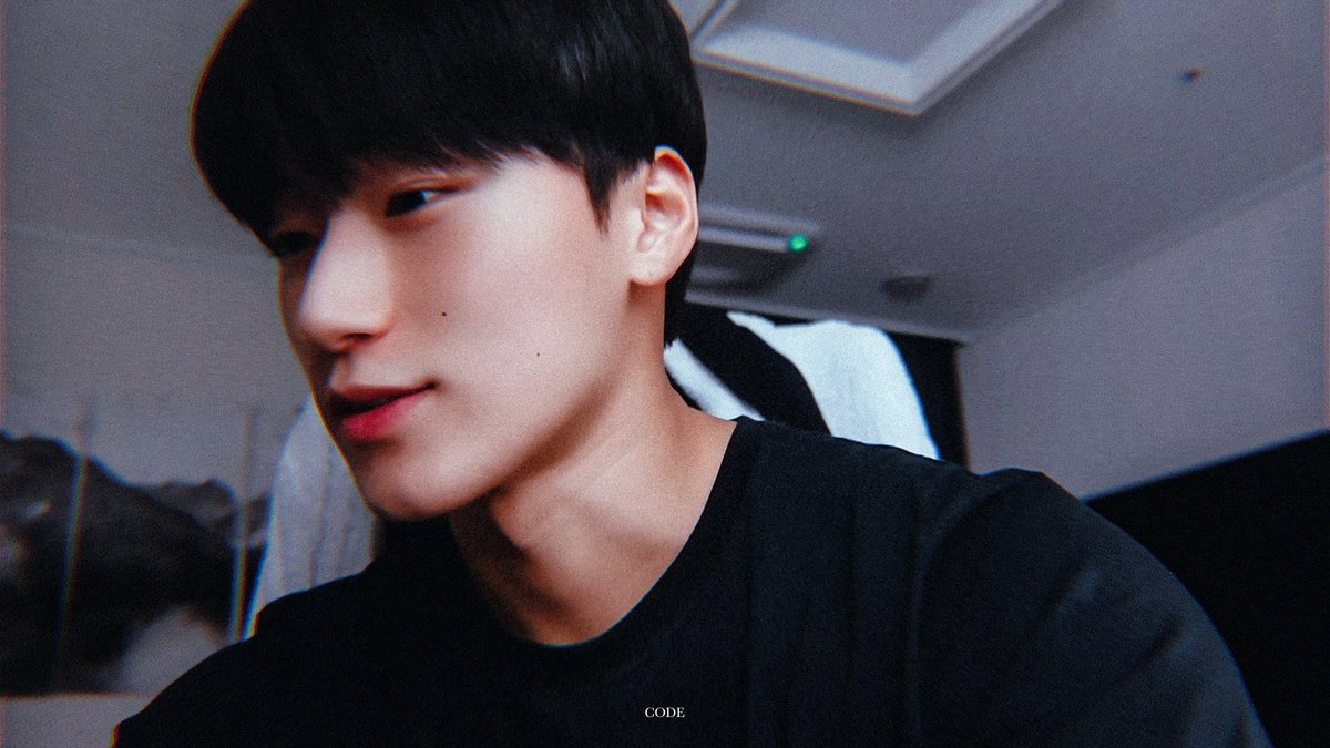 Code99710's tweet image. SAN in Dolce&amp;amp;Gabbana S/S 2025

#산 #SAN #에이티즈 #ATEEZ