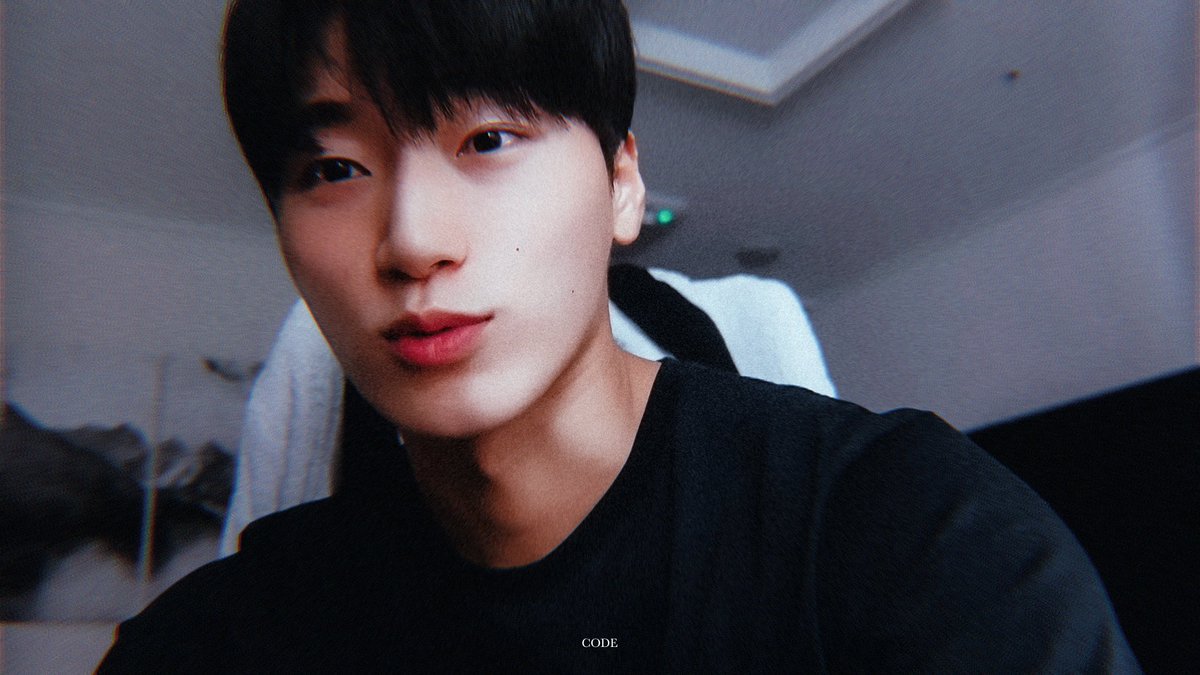 Code99710's tweet image. SAN in Dolce&amp;amp;Gabbana S/S 2025

#산 #SAN #에이티즈 #ATEEZ