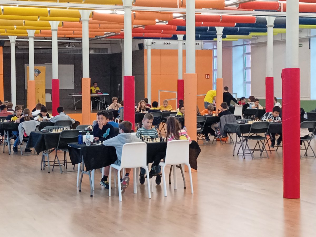 El Club Escacs Torreblanca de <a href="/LHAjuntament/">Ajuntament de L'Hospitalet</a> representat al Territorial Promoció de Barcelona que organitza <a href="/escacs_cat/">Federació Catalana d'Escacs</a> pels germans Beni i Oriol a sub-10 i pels, també germans, Álex y Adri al sub-12. Avui s'han jugat 2 de les 6 rondes i han tret en conjunt la meitat dels punts💪