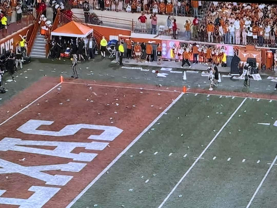 RudeDawgRules's tweet photo. Hey #drunkdel, how were your alcohol sales? We know that's all you care about. #amirite @_delconte
#classlessU https://t.co/MTCTlfTuem