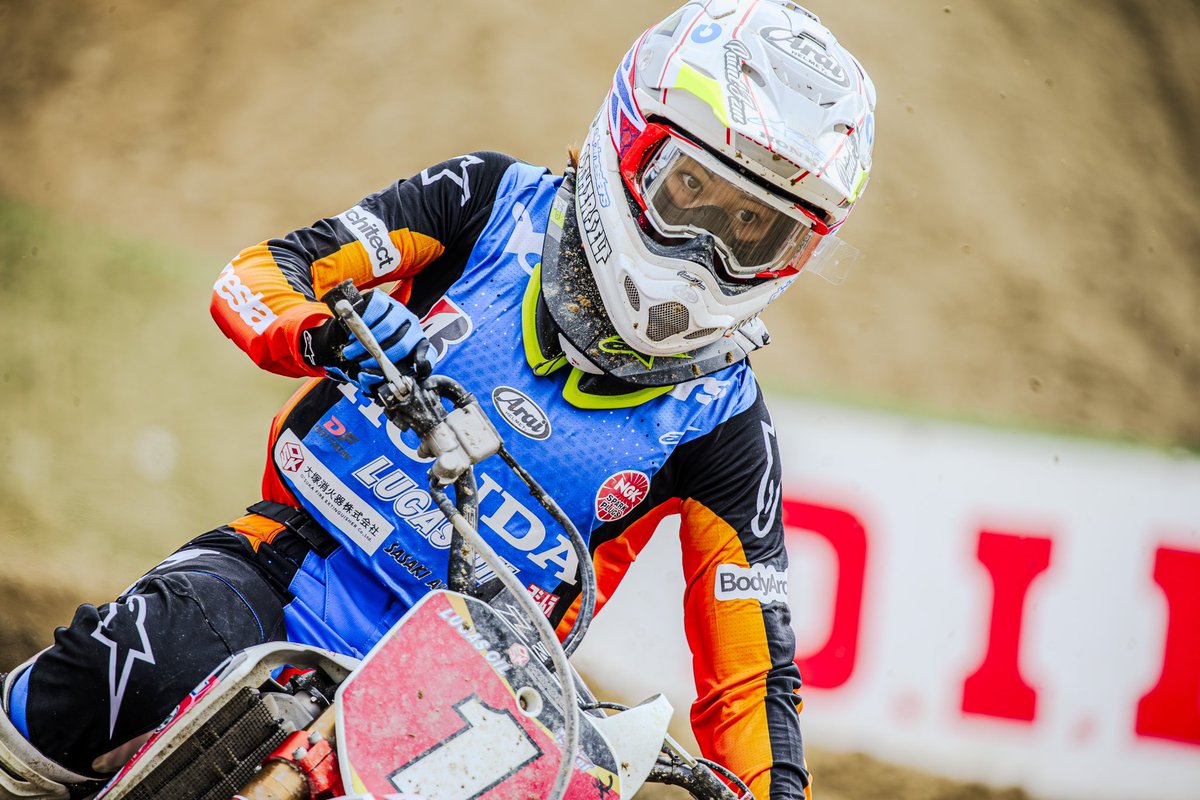 suzuka8taiQ's tweet image. 同ポイントで迎えた最終戦を制してのチャンピオン獲得おめでとうございます🍾㊗️

#全日本モトクロス選手権 
#LMX
#川井麻央選手