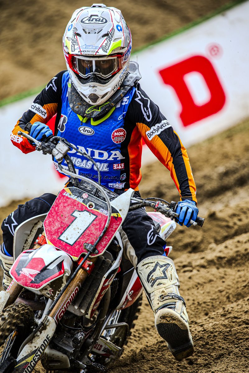 suzuka8taiQ's tweet image. 同ポイントで迎えた最終戦を制してのチャンピオン獲得おめでとうございます🍾㊗️

#全日本モトクロス選手権 
#LMX
#川井麻央選手