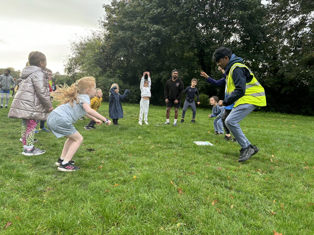 dartfordjpr's tweet photo. 🍁 definitely an Autumnal atmosphere for our 26 juniors

Lovely to welcome first timers Frankie, Rani and William - hopefully we’ll see you back soon 

A big high five to our 20 volunteers - including @DofE student Arshwin who did a brilliant warm up

#loveparkrun https://t.co/OBTeb4FQFc