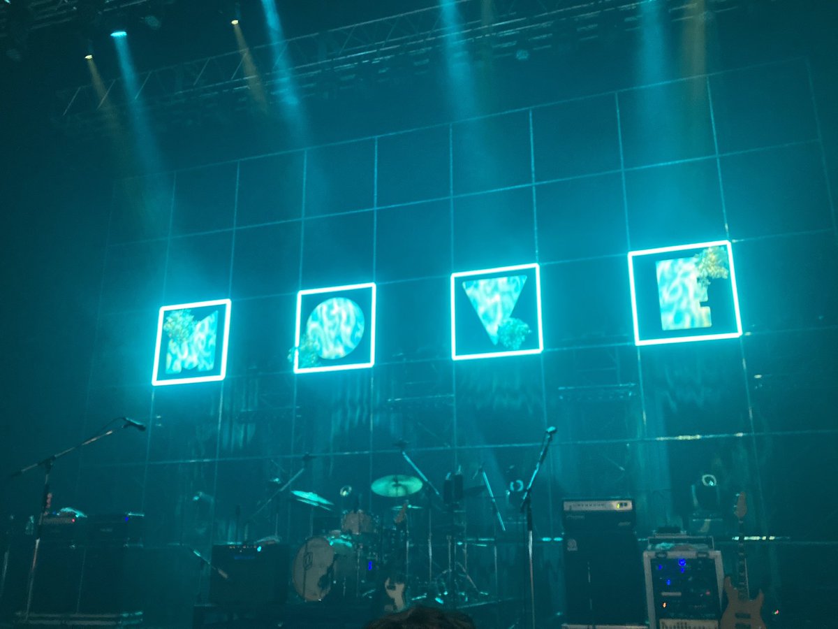objet_rock's tweet photo. フレデリックもダメ元でオファーしたPerfumeとの2マン
康司さんが「大学生の頃に通学路でマカロニをよく聴いてた。一緒にやれてるやん。学生の自分に言ってあげたい」と夢が叶い、さらに盛り上げ踊るしかないライブ
最後オドループでPerfumeとコラボまでして本当にとんでもない対バンだった
#FRDC_MOVE https://t.co/D7QPtijXSm