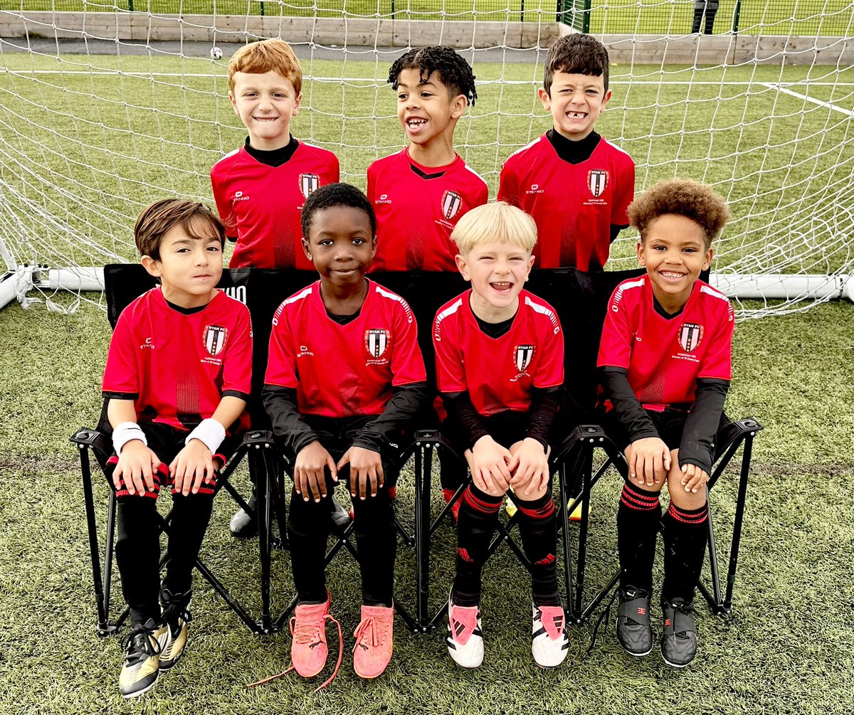 Boss_Hec's tweet photo. Fantastic honour managing the @ryanfc1995 Whites U7 this season. The development of these soo young children is amazing. 
🫶🏾⚽️
It’s also fascinating to see the change of personal over only 4 months. Blue kit is the earlier version of the team.
Onwards and upwards 👆🏾⚽️💪🏾 https://t.co/dVTZsVLrfW