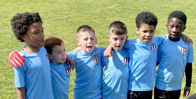 Boss_Hec's tweet photo. Fantastic honour managing the @ryanfc1995 Whites U7 this season. The development of these soo young children is amazing. 
🫶🏾⚽️
It’s also fascinating to see the change of personal over only 4 months. Blue kit is the earlier version of the team.
Onwards and upwards 👆🏾⚽️💪🏾 https://t.co/dVTZsVLrfW