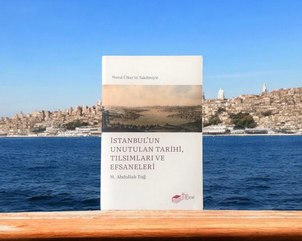 IsKitaplari's tweet photo. Tüm Şehirlerin Kraliçesi! İstanbul 

Roma İmparatorluğu'nun imar ettiği beş önemli şehir vardır. Bunlar Hatay, İskenderiye, Kudüs, Roma, İstanbul'dur. 1100 seneden daha fazla bir süre boyunca Roma İmparatorluğu'na başkentlik yapar İstanbul, yani o zamanki adıyla Konstantinopolis. Orta Çağ boyunca lakabı “Tüm Şehirlerin Kraliçesi'dir, dünyanın en büyük ve ihtişamlı şehirlerinden birisidir. Burası dünyanın en büyük kilisesinin, en muazzam sarnıçlarının ve eşsiz süslemeleriyle saray komplekslerinin şehridir. Burası tüm halk��n özellikle at yarışı seyretmek, bazen de sevmedikleri imparatora karşı isyan çıkarmak için bir araya geldiği Hipodrom'un bulunduğu, dev mermer sütunlarıyla, altın ve gümüş işlemeli heykelleriyle ve kemerli anıtsal yapılarıyla eşi benzeri olmayan bir şehirdir. Bizans'ın Körler Ülkesi'nin karşısında MÖ 700'lerde Byzantion'u kurduğu yerde kurulmuştur ve günümüze kadar insanlık tarihini şekillendiren en önemli kentlerden birisi olmuştur.

İstanbul'un Unutulan Tarihi, Tılsımları ve Efsaneleri kitabından 
M. Abdullah Tuğ @thekitapyayin 
Yeni Tavsiye Kitap
