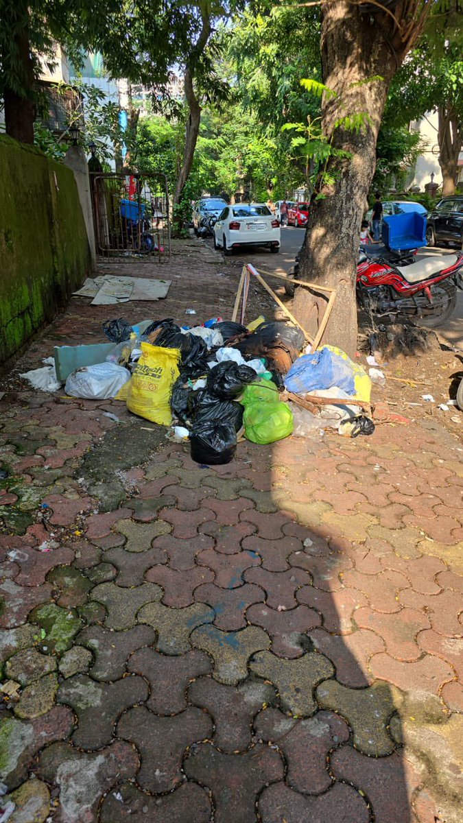 keithuboy's tweet photo. @mybmc garbage dumped  on LJ X road no 2junction. complaint made on my BMC WhatsApp, received a call, but no action taken…increasing day by day.. https://t.co/1ZwZpdqKd1