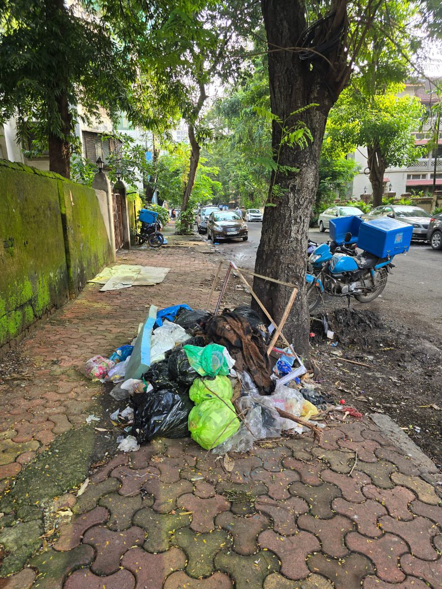 keithuboy's tweet photo. @mybmc garbage dumped  on LJ X road no 2junction. complaint made on my BMC WhatsApp, received a call, but no action taken…increasing day by day.. https://t.co/1ZwZpdqKd1