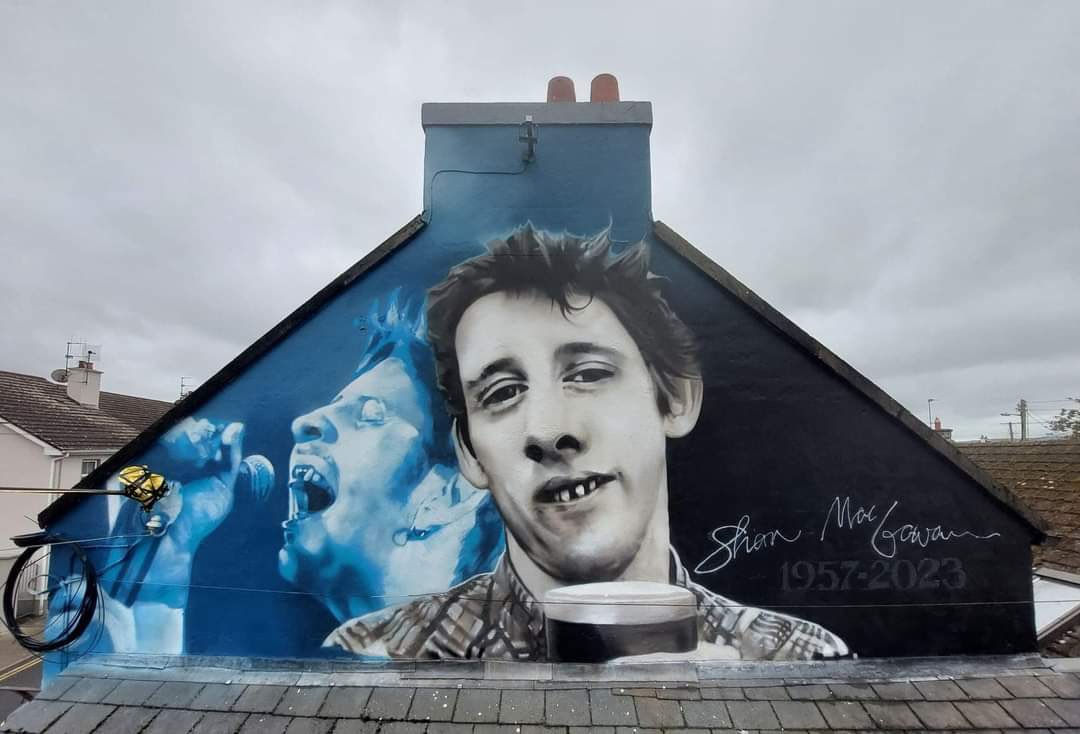 Shane would just love this mural on the side of Ryan’s in Nenagh, run by his old friend Philly. A nice complement to the stunning artwork by @IrishMurals and another reason to pay a visit to the town. 

#shanemacgowan #tipperary