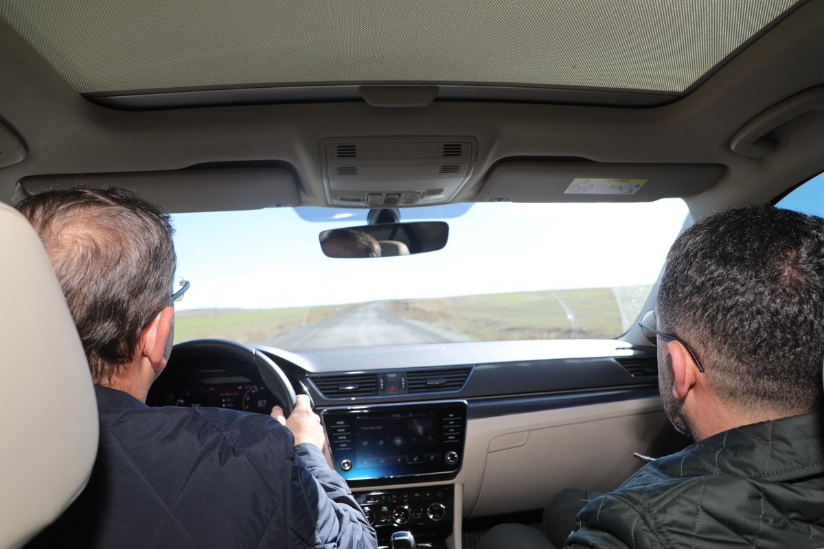 📍#GaziKars 

Valimiz Ziya Polat, AK Parti Kars Milletvekili Adem Çalkın ile birlikte Silindirle Sıkıştırılmış Beton Yol (SSB) yöntemiyle yapılarak vatandaşlarımızın hizmetine sunulan Akbaba-Esenyazı-Kocabahçe Grup Köy Yolunda (14 Km)  incelemelerde bulundular. 🛣

<a href="/AliYerlikaya/">Ali Yerlikaya</a>