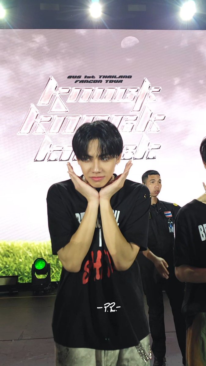 Ploy_apblocdy's tweet photo. ถือป้าย "ขอท่าแบ๊วๆ"
ภีมแบ๊วรอละแต่ฉันบอกได้มากกว่านี้
เน้กหันไปลอกท่าภีม
ไทยบอกแบ๊วไม่เป็น แต่ฉันเถียงก็ยอมแบ๊วให้🤣55555

#PEEMWASU #NEXnattakit #THAIchayanon 
#BUS_KnockKnockKnock_SiRacha https://t.co/lvvMIaZYQm