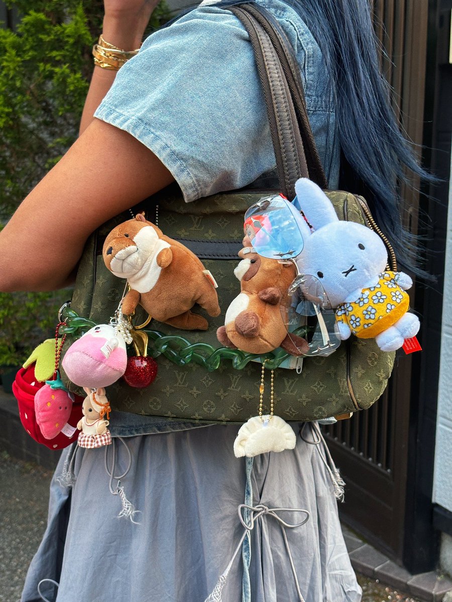 tashteshtish's tweet image. the art of bag trinkets