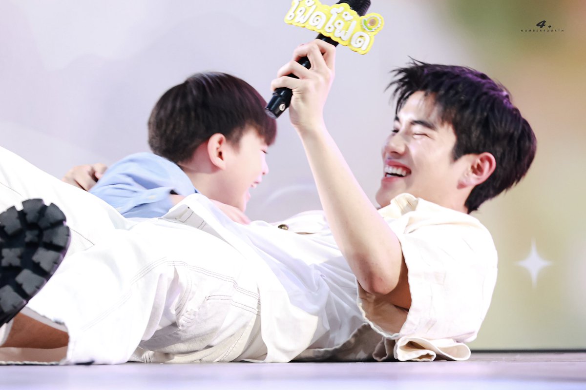 No_4ourth's tweet photo. โดนน้อลูก้าโถมกอดทั้งตัว ล้มกลิ้งเยยย เอ็นดูว์…

HAPPY TWENTY FOURTH  

#Happy20thFourth 
#โฟร์ท20ปีเป็นพี่แล้วครับ
#Fourthnattawat #โฟร์ทณัฐวรรธน์ https://t.co/4Pc73210cf