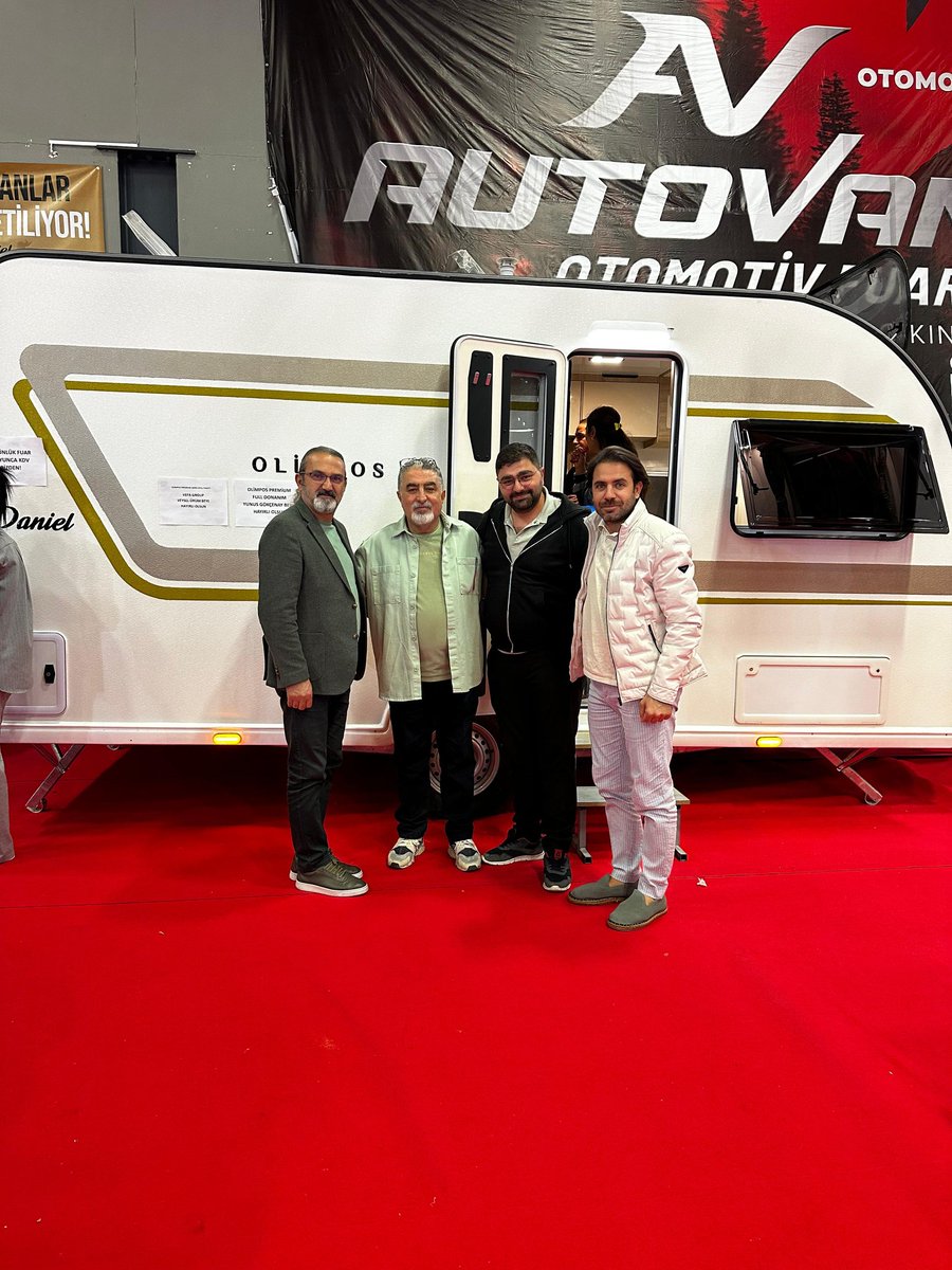 Bugün Van'da açılan Otomobil Fuarında dost ve müşterilerimizi ziyaret edip başarı diledik. Van'da üretilen tek ürün olan DANİEL KARAVAN tarafından sergilenen  karavanları inceledik, gurur duyduk. <a href="/resatyesilagacc/">Reşat Yeşilağaç</a>
<a href="/oskoseoglu/">zeki özköseoğlu</a> Rasim Baytar 
<a href="/ilkayosgb/">ilkay osgb</a>