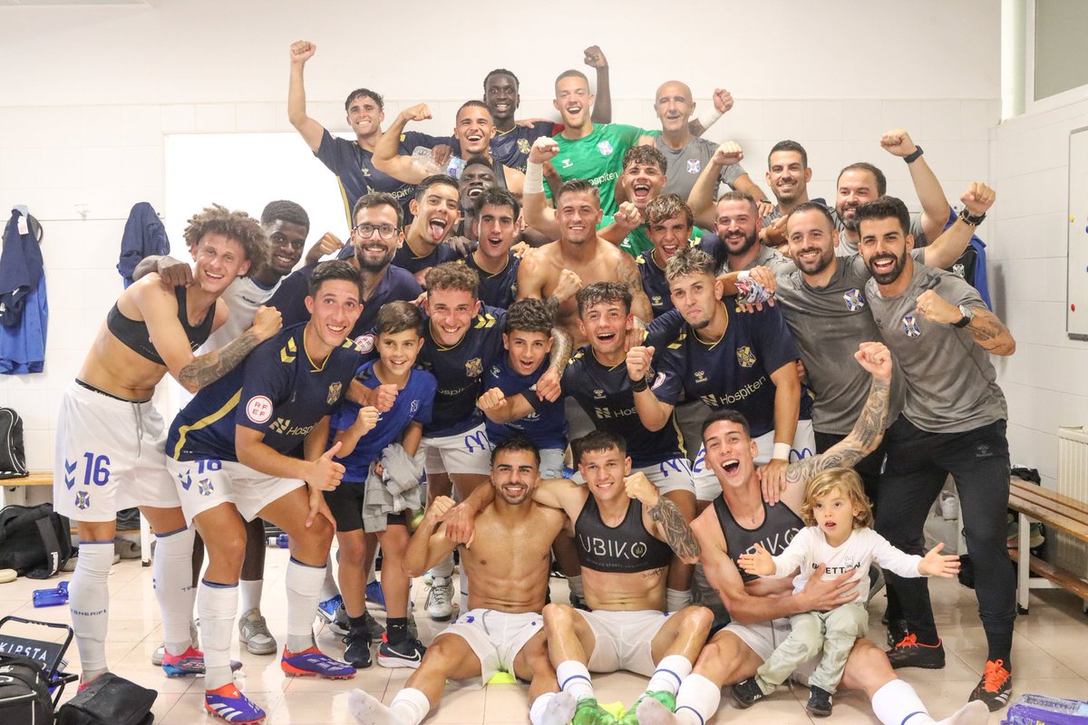 CdtCantera's tweet photo. 🙌 Equipo unido desde el principio hasta el final ⚪����.

  #NavalcarneroTenerifeB @CDTOficial #AmorEterno https://t.co/vSy1QIATP3