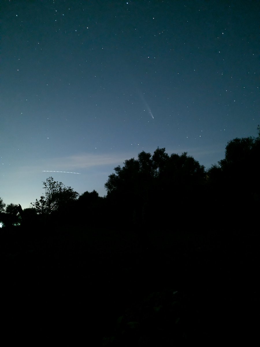 peremarch22's tweet photo. El cometa #TsuchinshanATLAS des de Campanet. 
19 d'oct. 2024 20:28 https://t.co/S0kbN8KuxS