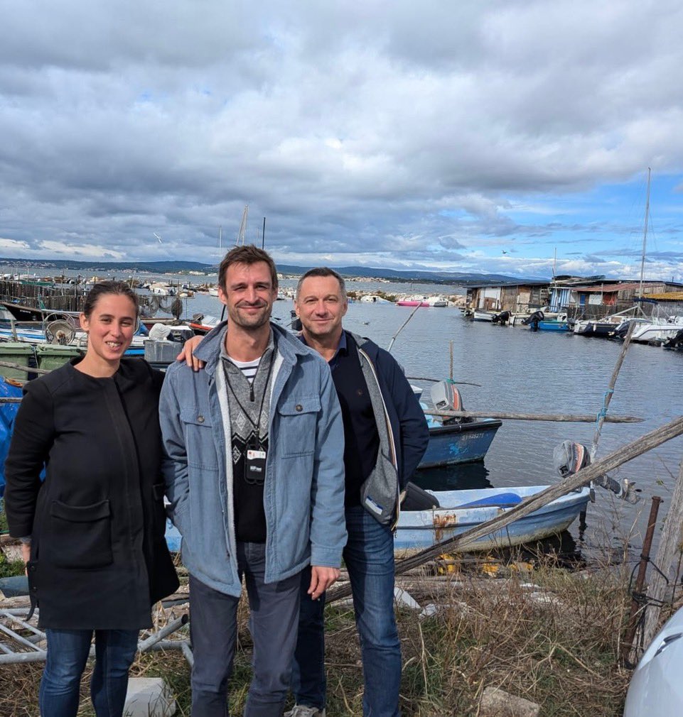 FPurseigle's tweet photo. Quelle chance de partager cette aventure pédagogique avec les talentueux @MathieuColleter, #FishMaster, et @Cecile_Gazo, la #ReineDeLinstallation 😉 https://t.co/kDUI0HbJGo