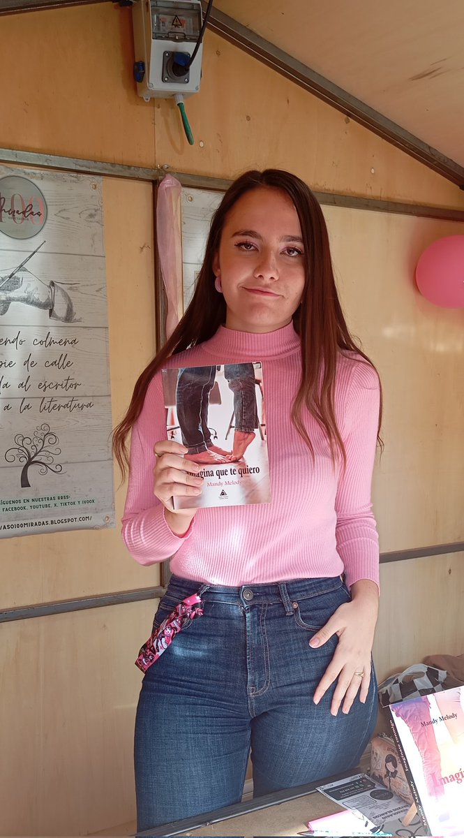 ¡Ha sido una feria genial!🩷🤍
Me he vuelto sin libros a casa👀