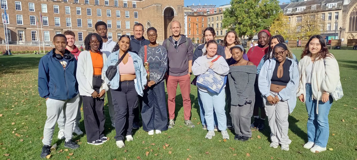 RobCollinGuide's tweet image. A lovely group from Colgate University on #BristolSlaveTradewalk on Saturday 19 October.  A lot to discuss on this difficult part of Bristol, Bath and British history and Colston&apos;s divisive legacy and the relevance of this history to us now.  @Dr_RGStone @BBGuides  @colgateuniv