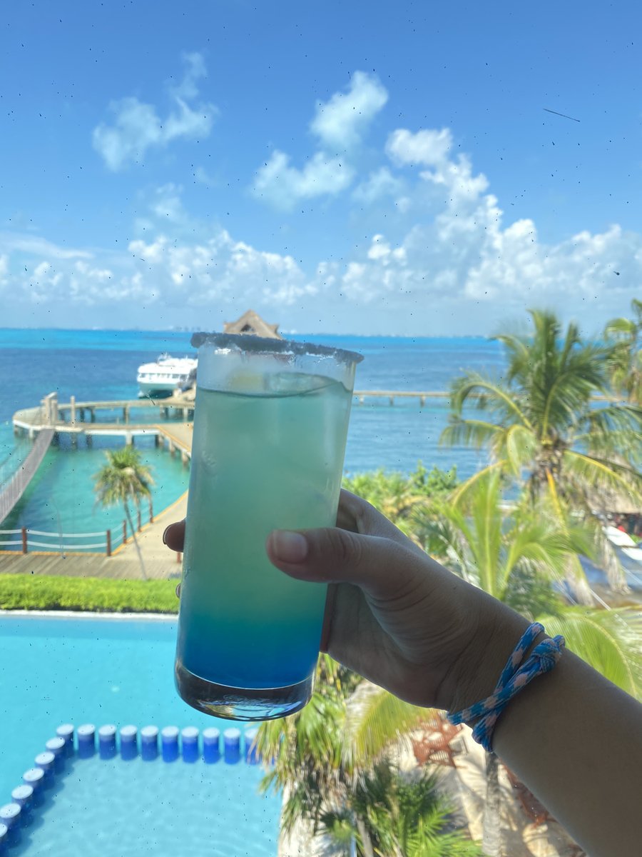 dolphindiscENG's tweet photo. 🌴🐬 Isla Mujeres is the tropical paradise you've been looking for! Come to Dolphin Discovery and experience swimming with Dolphins while enjoying the stunning views of this Caribbean gem. #IslaMujeres #DolphinDiscovery https://t.co/NW57NRu93T
