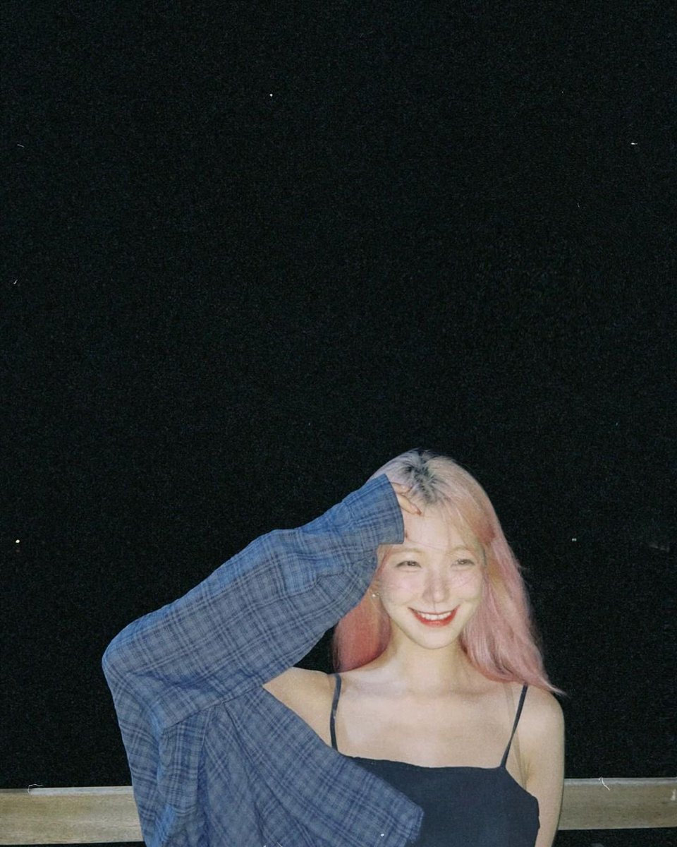 JIHEONners's tweet photo. Buat temen temen yang mau pindah akun atau masih mau temenan sama aku, boleeh follow akun ini aja soalnya aku gak kemana mana disini ajaaa 🥳🥳 https://t.co/TjD8hwMJAw
