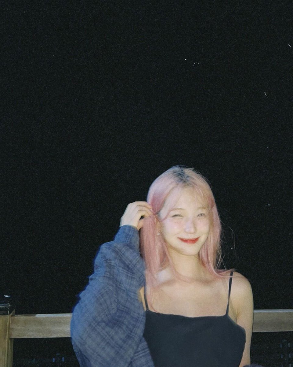 JIHEONners's tweet photo. Buat temen temen yang mau pindah akun atau masih mau temenan sama aku, boleeh follow akun ini aja soalnya aku gak kemana mana disini ajaaa 🥳🥳 https://t.co/TjD8hwMJAw