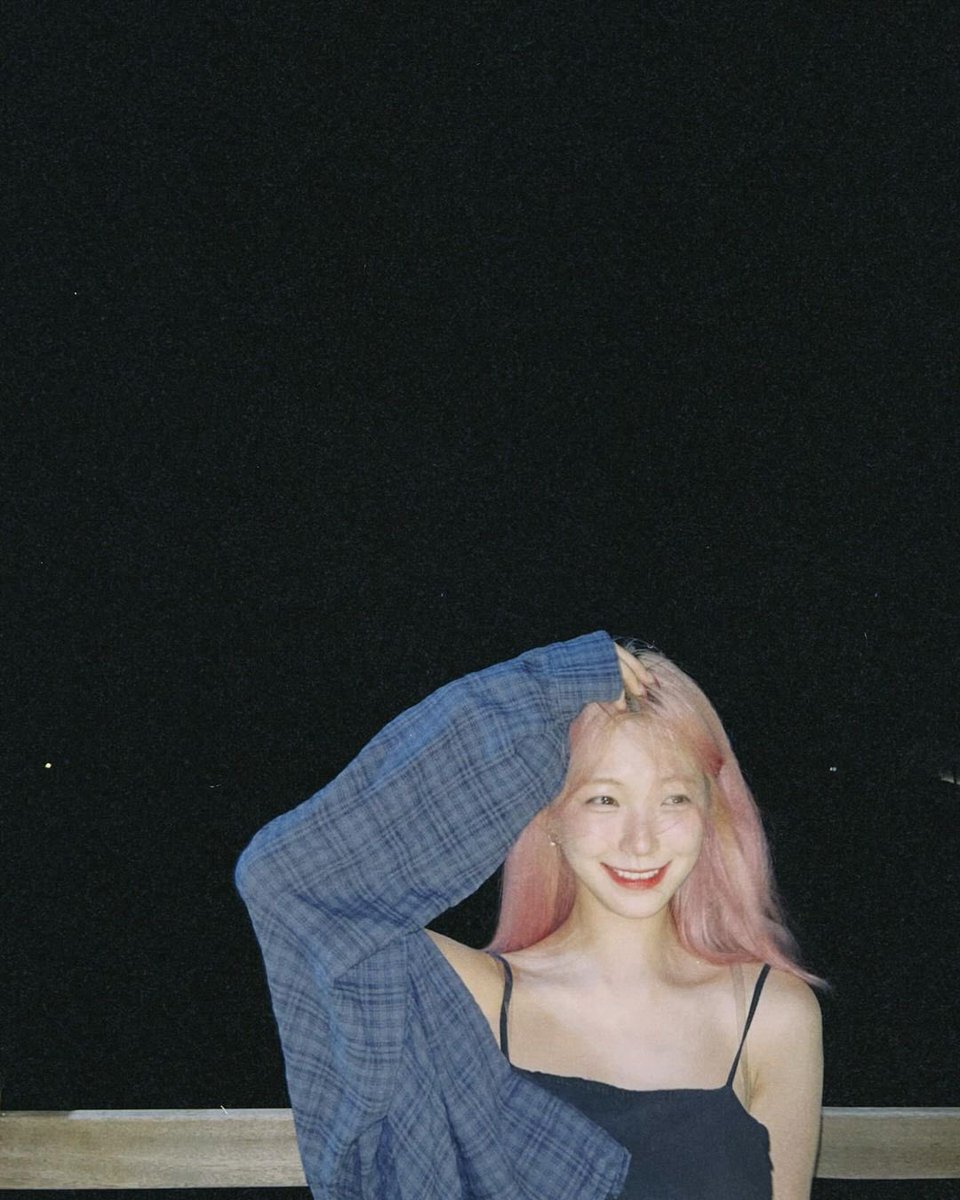 JIHEONners's tweet photo. Buat temen temen yang mau pindah akun atau masih mau temenan sama aku, boleeh follow akun ini aja soalnya aku gak kemana mana disini ajaaa 🥳🥳 https://t.co/TjD8hwMJAw