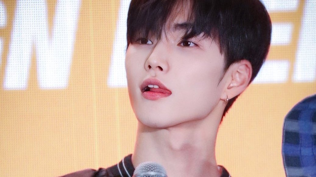 'Korea Human Rights Foundation' the issue of funeral wreaths. Sending  it to someone who is alive constitutes a violation of human rights. This act serves as a public endorsement of bullying within South Kor. SM Entertainment is complicit in this matter!

Email : khrf99@gmail.com