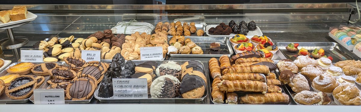 RudiGourmand's tweet image. Which one would you choose?
#Pastries #italy