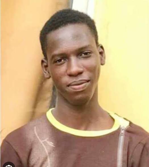 _weyimi's tweet image. 4years since Pelumi Emmanuel Onifade was shot and killed by the police force. 4 years later his body has not been returned to his family to be buried.
Pelumi did not die on 20-10-20, he died on 24-10-20, he was covering the news of an attempted burglary of a facility…