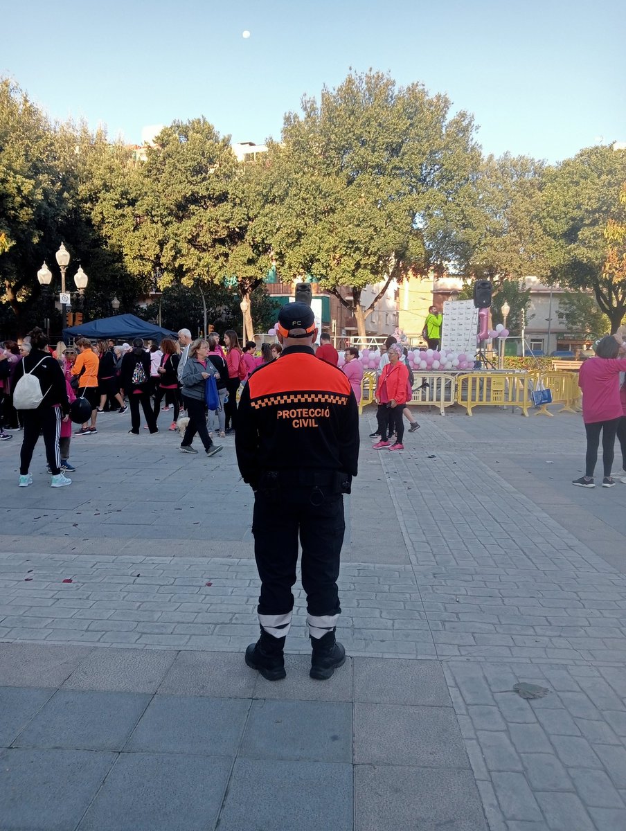 Esta mañana hemos colaborado con la Policía Local en la caminata contra el cáncer, en La Llagosta