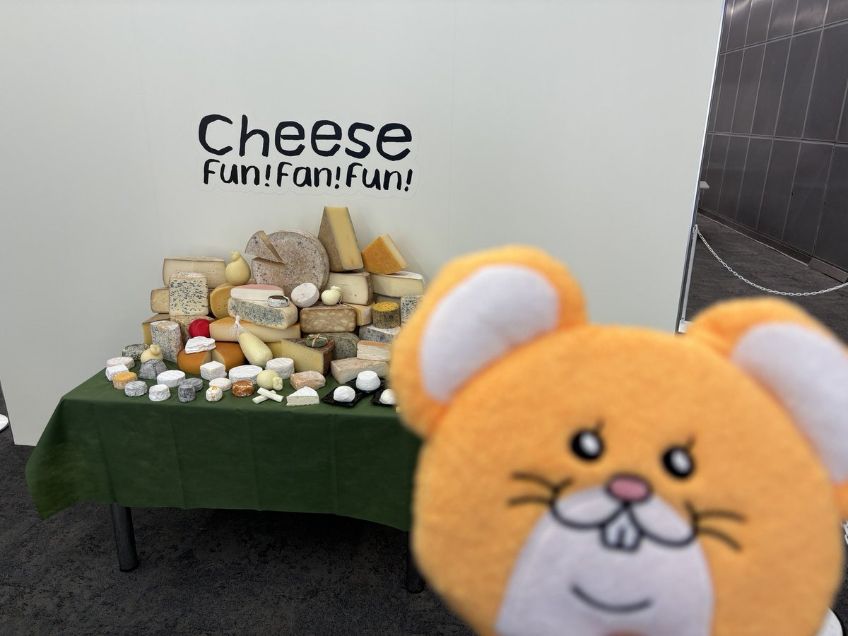 cheese_skr_ants's tweet photo. こんばんチージュ!!🧀🐹🧀
今日は日本最大級のチージュイベントの
 #CheeseFunFanFun
に大潜入っ！！ 🥷
北海道から沖縄まで全国のチージュをいただきまﾁｭた🥰
我らがSAKURA🌸なチージュもあったり楽しみが沢山っ！！
皆さんも是非っ✨️
 #チーズ  #スキネズミ https://t.co/jLDpQI6aVq