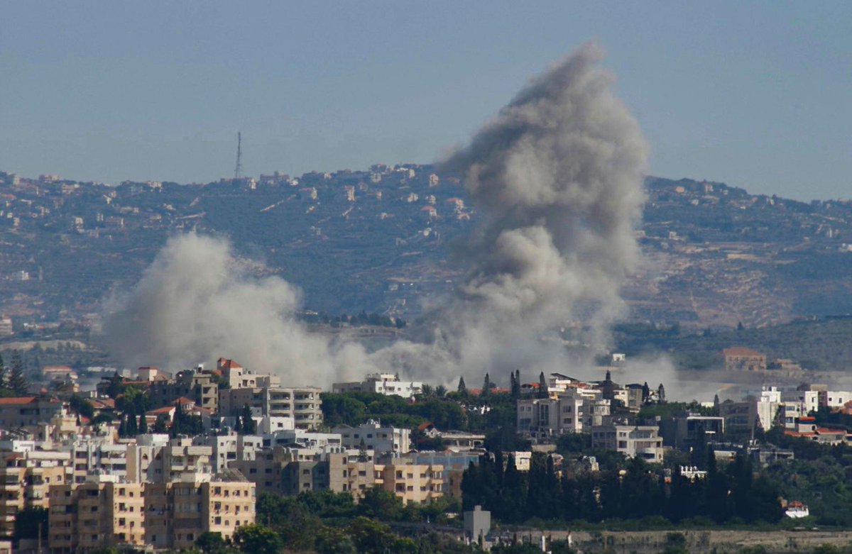 GulfTimes_QATAR's tweet image. 4 killed as Israel intensifies #bombardment of Southern #Lebanon

 gulf-times.com/article/692924…