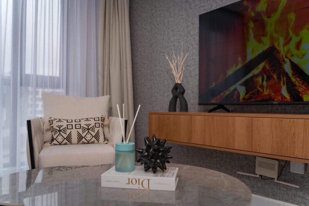 waweruglen's tweet photo. 📍Kilimani,Nairobi🇰🇪
This is a Fully Furnished 1 bedroom apartment ready for bookings. Well Curated, Elegantly Furnished and Very spacious . This apartment is perfect for Longterm and shortterm stays. 
Come have a breathtaking staycation in this aesthetically Pleasing space.

To Enquire
Call/Whatsapp Waweru From Walenhomes on
+254715614640

Amenities:
Fully Equipped Gym
Restaurant
High speed lifts
Ample Parking space
Tight security
Speed WiFi
Smart tv
Fully Fitted Kitchen
Backup Generator

Ksh 6,000 per night
Ksh 150,000 per month
#wawerurealtor #walenhomes #occupyuhurupark #MashujaaDay2024 #mashujaaday